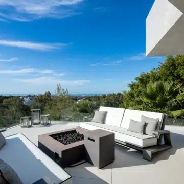 Contemporary 5-bedroom luxury villa offering panoramic view in the prestigious El Herrojo, Benahavis Picture 26