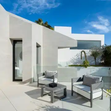 Contemporary 5-bedroom luxury villa offering panoramic view in the prestigious El Herrojo, Benahavis Picture 27