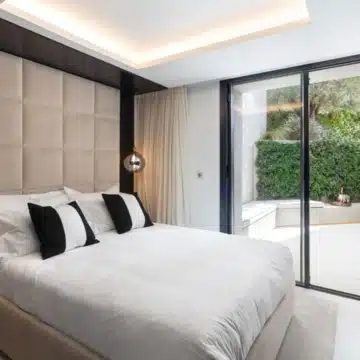 Contemporary 5-bedroom luxury villa offering panoramic view in the prestigious El Herrojo, Benahavis Picture 35