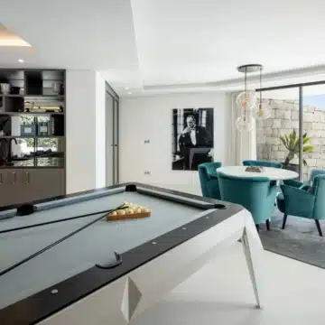 Contemporary 5-bedroom luxury villa offering panoramic view in the prestigious El Herrojo, Benahavis Picture 37