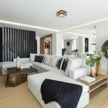 Contemporary 5-bedroom luxury villa offering panoramic view in the prestigious El Herrojo, Benahavis Picture 0