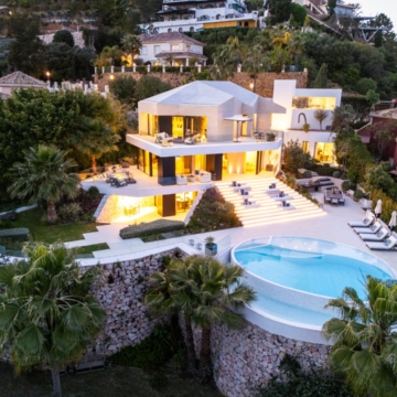 Contemporary 5-bedroom luxury villa offering panoramic view in the prestigious El Herrojo, Benahavis Picture 44