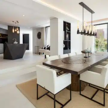 Contemporary 5-bedroom luxury villa offering panoramic view in the prestigious El Herrojo, Benahavis Picture 8