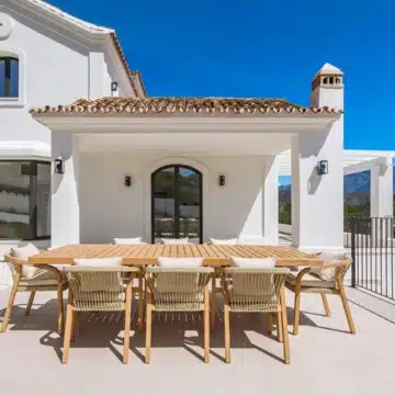 Renovated luxury villa boasting breathtaking sea views in El Madroñal, Benahavís Picture 1