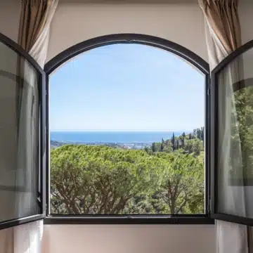 Renovated luxury villa boasting breathtaking sea views in El Madroñal, Benahavís Picture 5