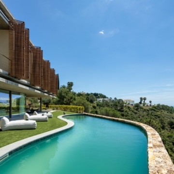 Majestic villa with cutting edge design offering sweeping panoramic sea views in El Madroñal, Benahavís Picture 28