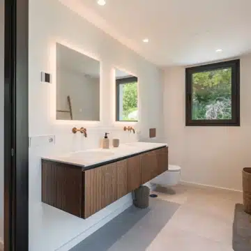 Renovated luxury villa boasting breathtaking sea views in El Madroñal, Benahavís Picture 11