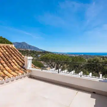 Renovated luxury villa boasting breathtaking sea views in El Madroñal, Benahavís Picture 25