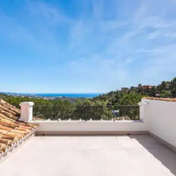 Renovated luxury villa boasting breathtaking sea views in El Madroñal, Benahavís Picture 17