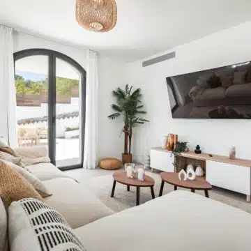 Renovated luxury villa boasting breathtaking sea views in El Madroñal, Benahavís Picture 2
