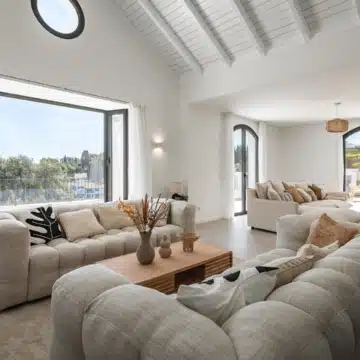 Renovated luxury villa boasting breathtaking sea views in El Madroñal, Benahavís Picture 0