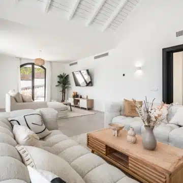 Renovated luxury villa boasting breathtaking sea views in El Madroñal, Benahavís Picture 42