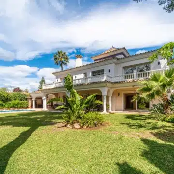 Classic Andalucian villa in the exclusive and gated community of Paraiso Baronal, Estepona East Picture 12