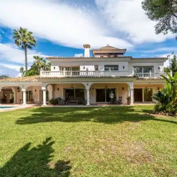 Classic Andalucian villa in the exclusive and gated community of Paraiso Baronal, Estepona East Picture 17