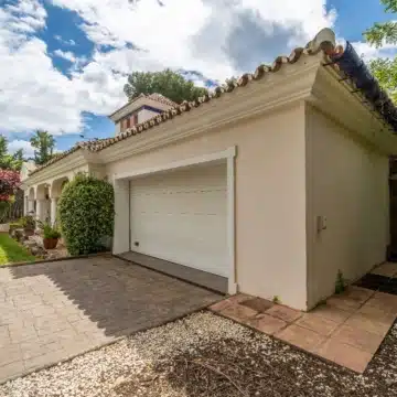 Classic Andalucian villa in the exclusive and gated community of Paraiso Baronal, Estepona East Picture 27