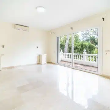 Classic Andalucian villa in the exclusive and gated community of Paraiso Baronal, Estepona East Picture 20