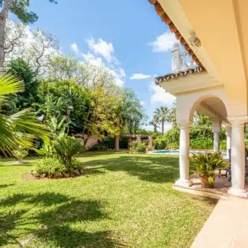 Classic Andalucian villa in the exclusive and gated community of Paraiso Baronal, Estepona East Picture 21