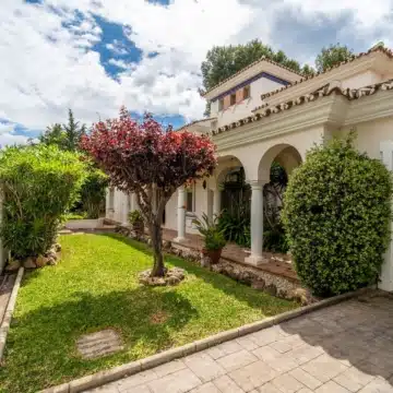 Classic Andalucian villa in the exclusive and gated community of Paraiso Baronal, Estepona East Picture 22