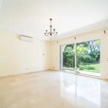Classic Andalucian villa in the exclusive and gated community of Paraiso Baronal, Estepona East Picture 25