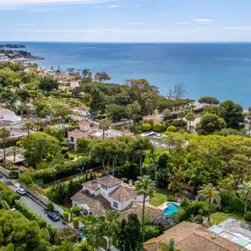 Classic Andalucian villa in the exclusive and gated community of Paraiso Baronal, Estepona East Picture 28