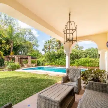 Classic Andalucian villa in the exclusive and gated community of Paraiso Baronal, Estepona East Picture 4