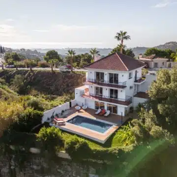 Beautiful 3-bedrooms villa surrounded by natural views in Forest Hills, Estepona Picture 13