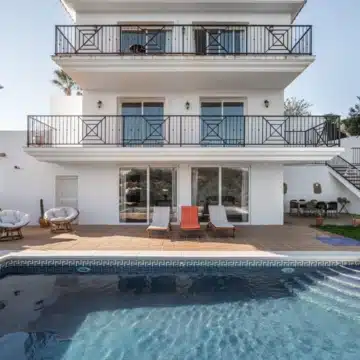 Beautiful 3-bedrooms villa surrounded by natural views in Forest Hills, Estepona Picture 17