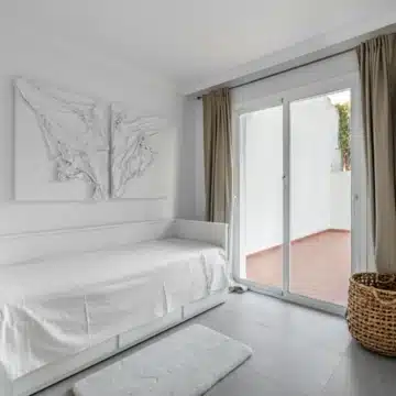 Beautiful 3-bedrooms villa surrounded by natural views in Forest Hills, Estepona Picture 24