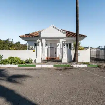 Beautiful 3-bedrooms villa surrounded by natural views in Forest Hills, Estepona Picture 28