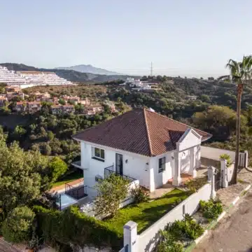Beautiful 3-bedrooms villa surrounded by natural views in Forest Hills, Estepona Picture 14