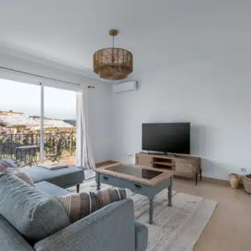 Beautiful 3-bedrooms villa surrounded by natural views in Forest Hills, Estepona Picture 8