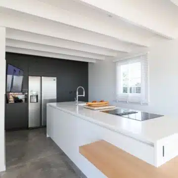 Charming villa with sweeping mountain views in the serene residential enclave of La Alqueria, Benahavís Picture 8