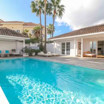 Charming villa with sweeping mountain views in the serene residential enclave of La Alqueria, Benahavís Picture 15