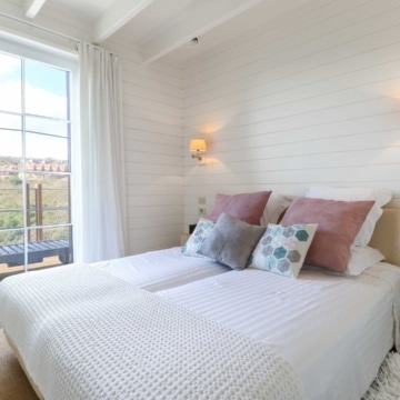 Charming villa with sweeping mountain views in the serene residential enclave of La Alqueria, Benahavís Picture 22