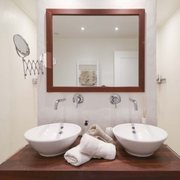 Charming villa with sweeping mountain views in the serene residential enclave of La Alqueria, Benahavís Picture 25