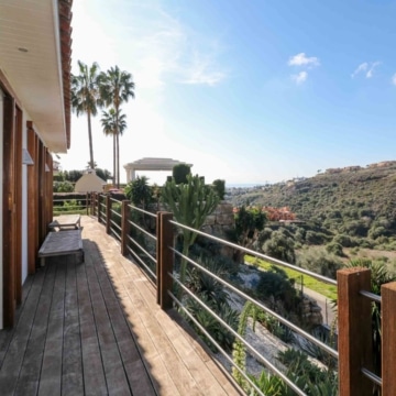 Charming villa with sweeping mountain views in the serene residential enclave of La Alqueria, Benahavís Picture 26