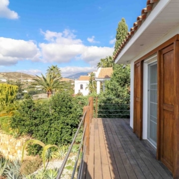 Charming villa with sweeping mountain views in the serene residential enclave of La Alqueria, Benahavís Picture 27