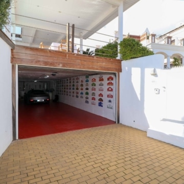 Charming villa with sweeping mountain views in the serene residential enclave of La Alqueria, Benahavís Picture 31