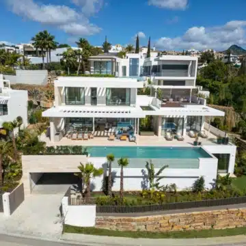 Brand-new modern villa in the exclusive gated community of Los Flamingos, Benahavís Picture 0