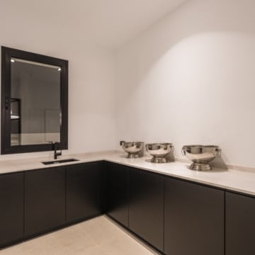 Remarkable villa within the prestigious gated community of Los Flamingos, Benahavis Picture 14