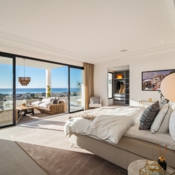 Remarkable villa within the prestigious gated community of Los Flamingos, Benahavis Picture 5