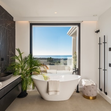 Remarkable villa within the prestigious gated community of Los Flamingos, Benahavis Picture 24