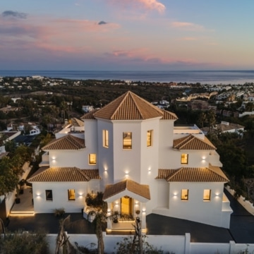 Remarkable villa within the prestigious gated community of Los Flamingos, Benahavis Picture 31