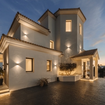 Remarkable villa within the prestigious gated community of Los Flamingos, Benahavis Picture 2