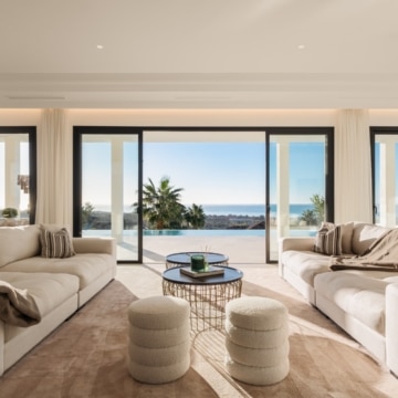 Remarkable villa within the prestigious gated community of Los Flamingos, Benahavis Picture 3