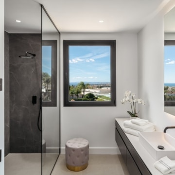 Remarkable villa within the prestigious gated community of Los Flamingos, Benahavis Picture 39