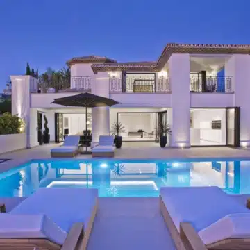 Magnificent Andalusian villa with breathtaking panoramic views of the golf course in Nueva Andalucia Picture 32