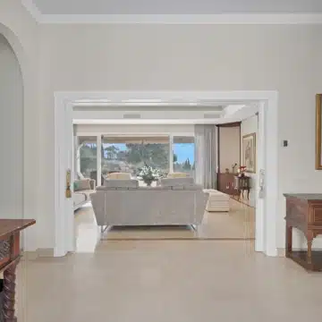 Magnificent luxury villa with 7-bedrooms and sweeping panoramic views in Nueva Andalucia, Marbella Picture 17