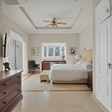 Magnificent luxury villa with 7-bedrooms and sweeping panoramic views in Nueva Andalucia, Marbella Picture 5