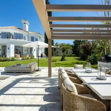 Magnificent 5-bedroom luxury villa nestled in the heart of Nueva Andalucía, Marbella Picture 5